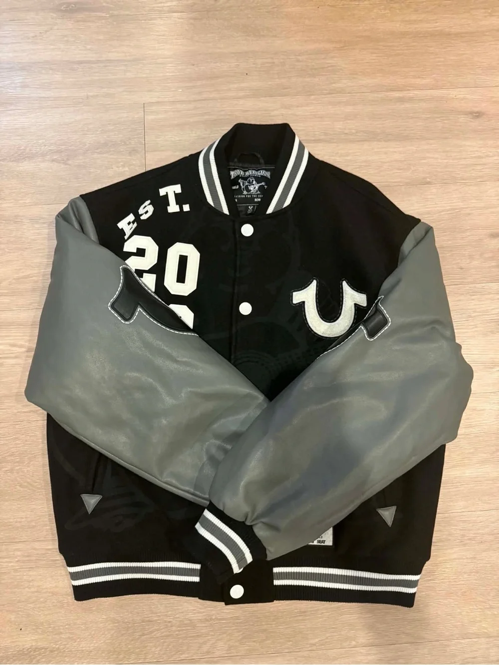True Religion Varsity Jacket Men’s M Black Gray Leather Sleeves Y2K 02